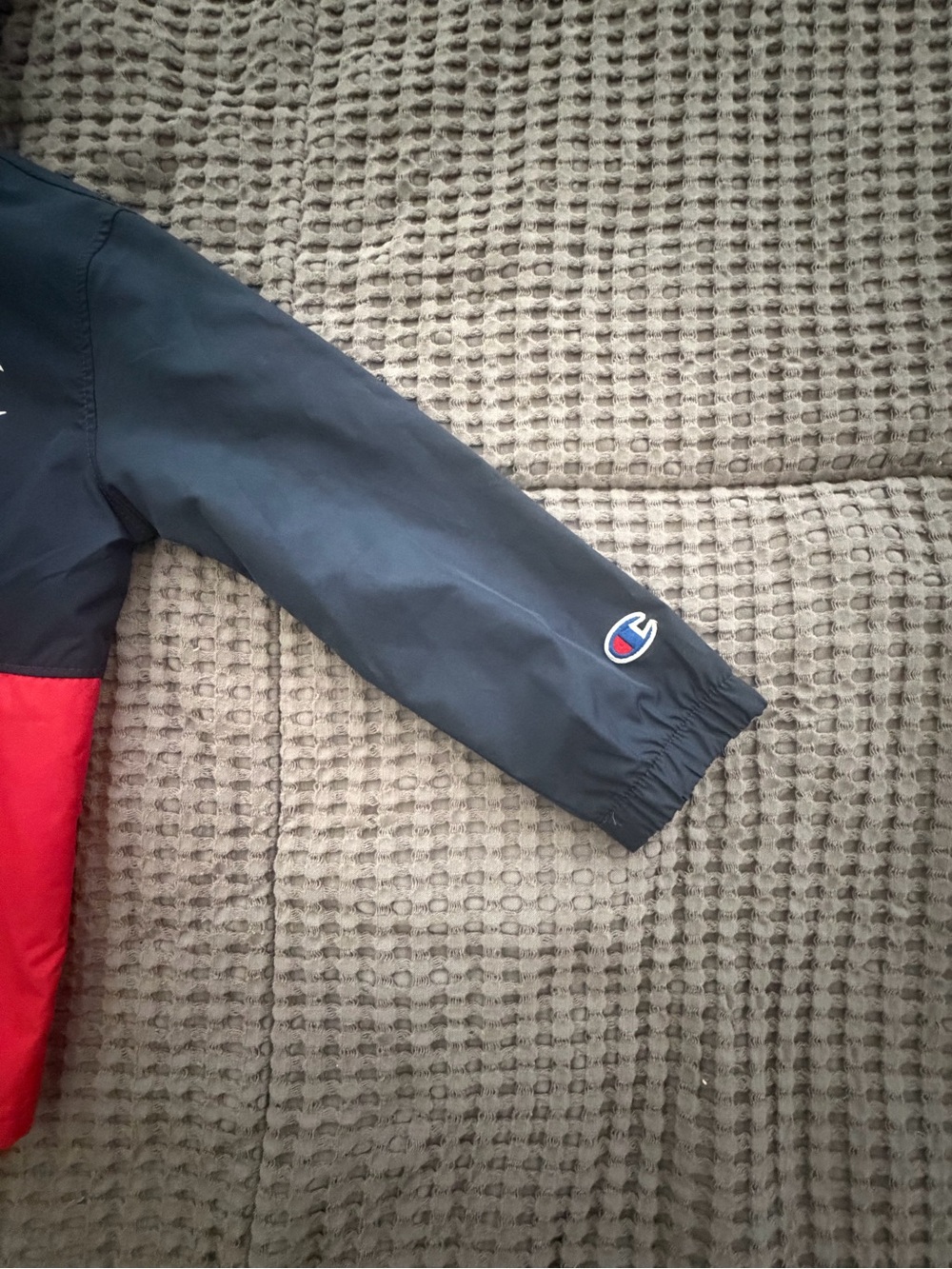 Champion Kids Hooded Windbreaker Jacket in Navy and Red Size 5 - Picture 3 of 7